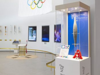 Η Δάδα των Ολυμπιακών Αγώνων Παρίσι 2024 στο Ολυμπιακό Μουσείο Αθήνας 