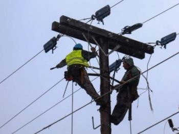 Πτώση στύλου άφησε χωρίς ρεύμα χωριά των Φιλιατών