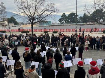Ευχόδεντρα και Αστέρια: Μια γιορτή δημιουργίας και αλληλεγγύης στο κέντρο των Ιωαννίνων