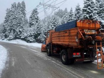 Δέκα μηχανήματα στα ορεινά για αποχιονισμό και αλάτι