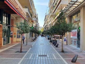 Κλείνουν καφέ και εστίαση την ώρα της συγκέντρωσης για τα Τέμπη