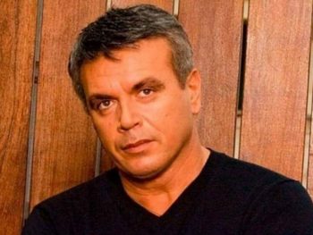 Πέθανε ο τραγουδιστής Μανώλης Λιδάκης