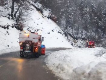 Χιόνια στα ορεινά της Ηπείρου - 13 αποχιονιστικά στους δρόμους