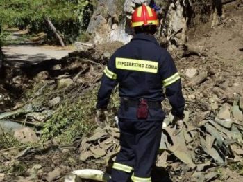 Επιχείρηση από την Πυροσβεστική για την μεταφορά γυναίκας
