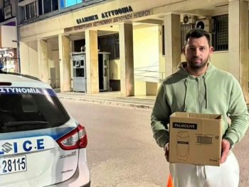 Πέταξαν ζωντανά κουταβάκια σε κάδο απορριμμάτων