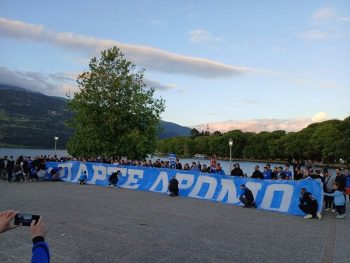 Οι φίλαθλοι του ΠΑΣ είναι εδώ και απαιτούν 