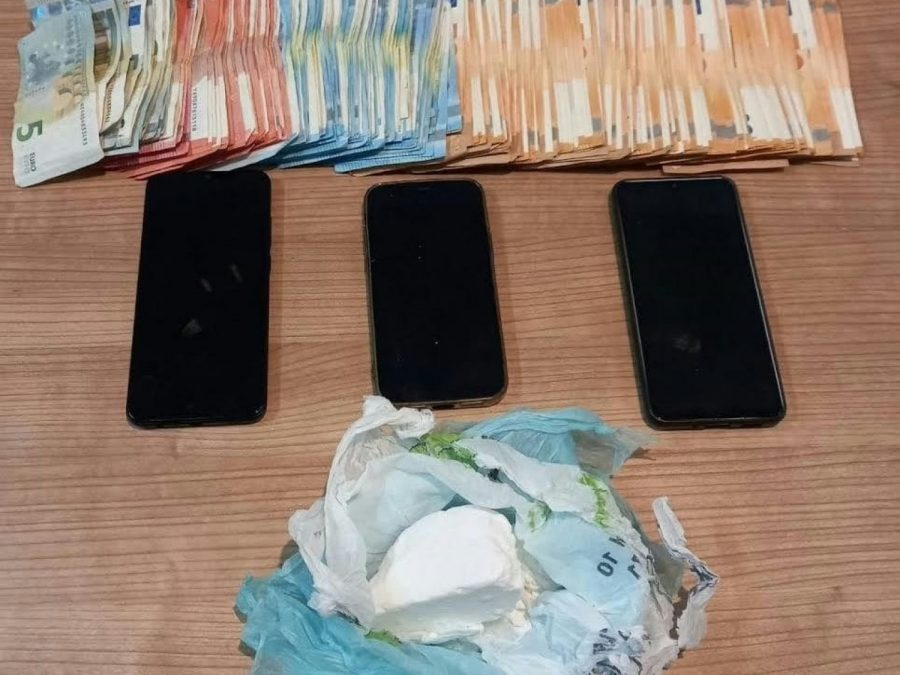 Συνελήφθησαν με κοκαΐνη έξω από σχολείο 