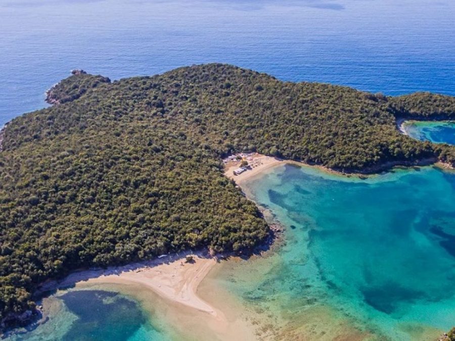 Μηχανική βλάβη σε τουριστικό σκάφος στα Σύβοτα