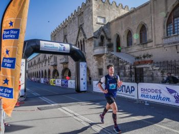 Χορηγός Θαλάσσιων Μεταφορών του 10ου TUI Rhodes Marathon η Blue Star Ferries