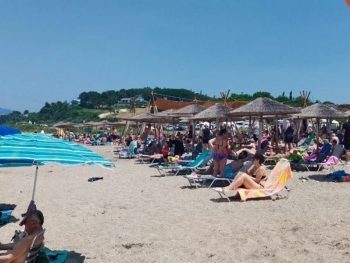 Γέμισαν οι παραλίες της Ηπείρου στο πρώτο θερμό τριήμερο του καλοκαιριού