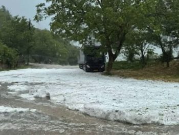 Άσπρισε από το χαλάζι η Εθνική στην Μεταμόρφωση