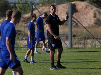 Ανεβάζει τους ρυθμούς και περιμένει την ΕΕΑ για τις ανακοινώσεις 