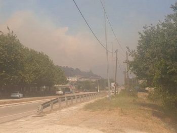 Έκλεισαν Ιόνια και παλιά Εθνική λόγω των πυρκαγιών