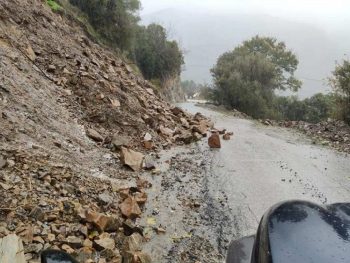 Ισχυρές βροχοπτώσεις στην Ήπειρο – Καταπτώσεις σε πολλά σημεία του οδικού δικτύου