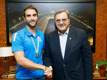 Iσίδωρος Κούβελος σε Στέφανο Ντούσκο: «Είσαι ίνδαλμα για τους νέους και τους φέρνεις στον αθλητισμό»