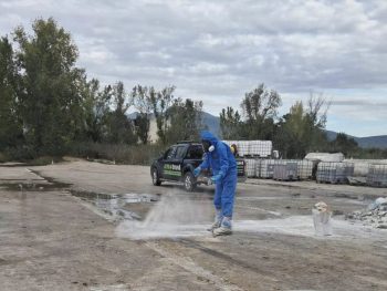 Απολύμανση στα ζωϊκά απόβλητα της μονάδας στη Γέφυρα Καλογήρου έως την οριστική απομάκρυνσή τους από το σημείο