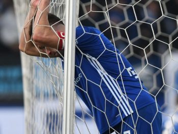 Σε ελεύθερη πτώση! Το σοκ ήρθε!