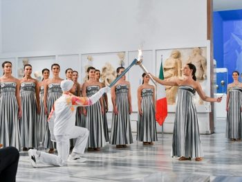 Η Ολυμπιακή Φλόγα από την ιερή γη της Αρχαίας Ολυμπίας ξεκίνησε το ταξίδι για Milano-Cortina