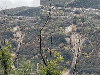 Κουκούλια Τζουμέρκων: «Μετακινείται» η πλαγιά κάτω από τα σπίτια του χωριού