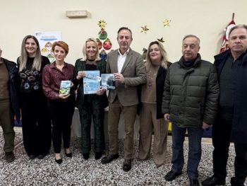 Ένα χριστουγεννιάτικο δώρο από το δήμαρχο Ιωαννίνων στους μαθητές της πρώτης δημοτικού