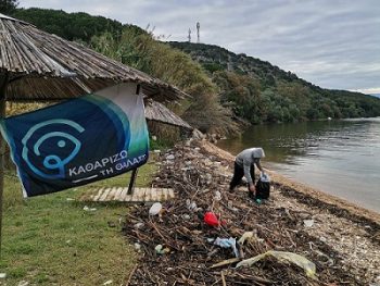 Οι αλιείς της Πρέβεζας "καθάρισαν" άλλη μια φορά τον Αμβρακικό Κόλπο