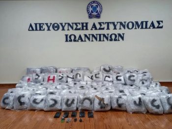 Κινηματογραφική καταδίωξη μητέρας με μεγάλη ποσότητα ναρκωτικών 