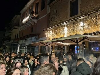 Κλαρίνα και χάλκινα «άναψαν» το ιστορικό κέντρο των Ιωαννίνων