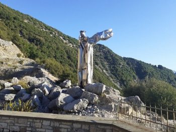 Τρισάγιο μνήμης για τα 29 θύματα του πολύνεκρου δυστυχήματος στο Τσίμποβο