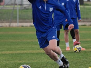 Προσπαθεί για ευκαιρίες μέσα από δοκιμές