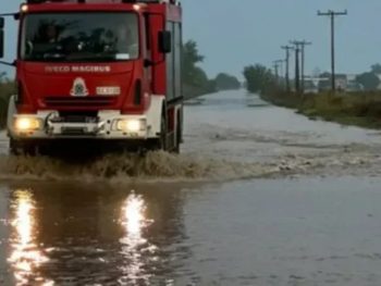 Σώος απεγκλωβίστηκε οδηγός Ι.Χ. στη Ρωμιά Ζηρού από πλημμυρισμένο δρόμο