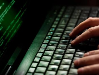 Του έστησε παγίδα και του άδειασε τις οικονομίες 