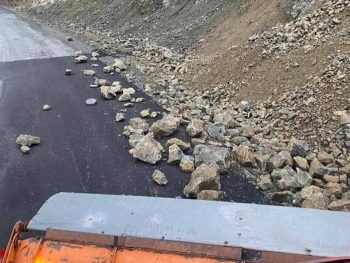 13 μηχανήματα από την Πολιτική Προστασία για καταπτώσεις στους δρόμους