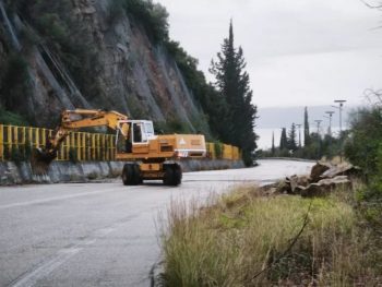 Άνοιξε η Εθνική Οδός Άρτας- Αμφιλοχίας μετά την κατολίσθηση