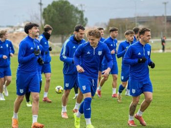 Με πλήρη συγκέντρωση 