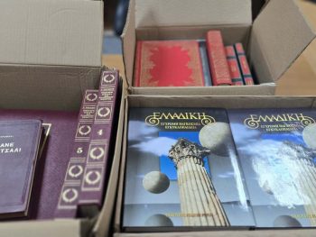Σπουδαία δωρεά ιστορικών και λογοτεχνικών βιβλίων στο Δημοτικό Σχολείο Καλπακίου 
