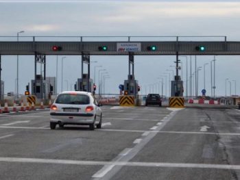 Εγνατία: Διπλό τροχαίο και παράσυρση υπαλλήλου μέσα σε λίγα λεπτά