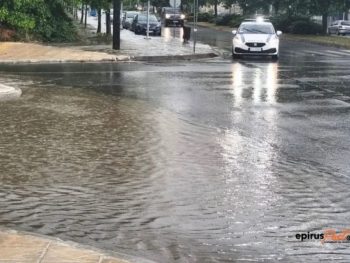 Ιωάννινα: Πλημμύρισαν δρόμοι από το ισχυρό μπουρίνι