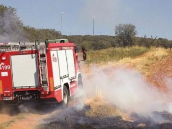Ζημιές από πυρκαγιά σε επιχείρηση μελισσοκομίας στην Άνω Πέτρα