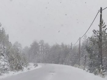 Μάης με χιόνια στα ορεινά και οκτώ αποχιονιστικά στους δρόμους