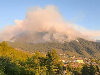 Νύχτα αγωνίας στην Κόνιτσα: Σταμάτησαν οι ρίψεις, φλέγεται από άκρη σε άκρη η Τραπεζίτσα