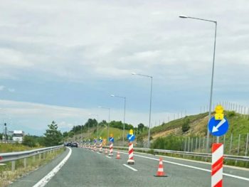 Εγνατία Οδός: ΙΧ προσέκρουσε σε πινακίδες στο τμήμα Παναγιά – Μέτσοβο