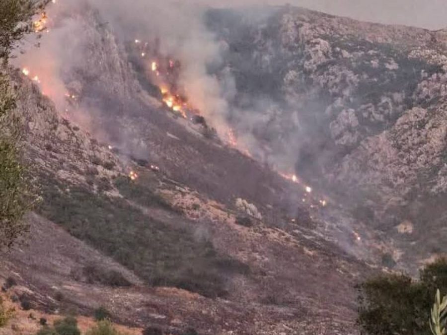 Μπαράζ πυρκαγιών έχουν θέσει σε επιφυλακή την Πάργα