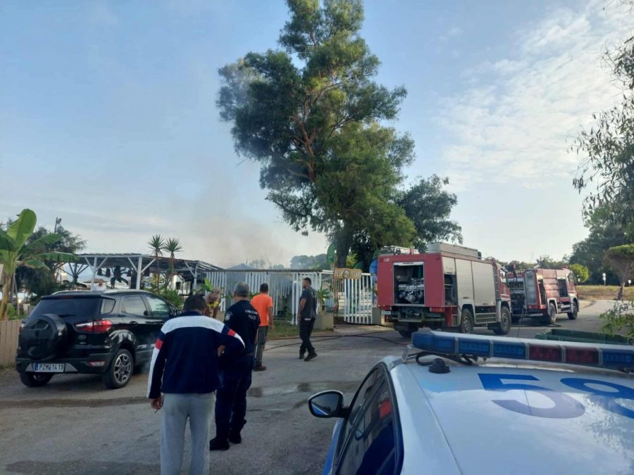 Στις φλόγες τυλίχθηκε το "Blue Island" στο Μονολίθι Πρέβεζας