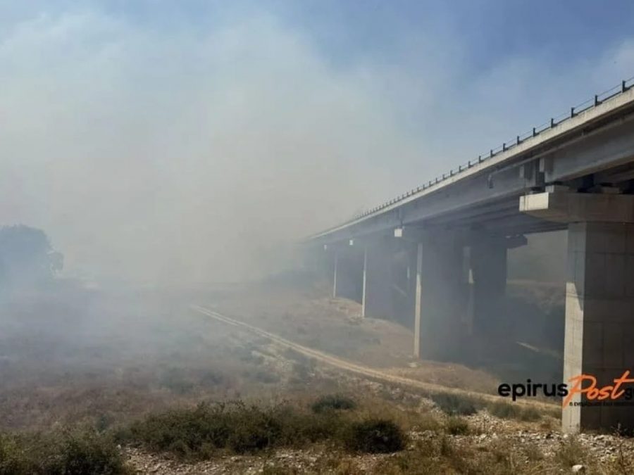 Ανεξέλεγκτη φωτιά στον Γυμνότοπο