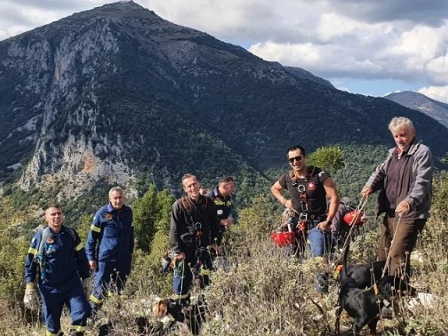 Πολύωρη επιχείρηση κυνηγόσκυλων από χαράδρα στον ποταμό Καλαμά