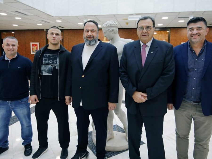 Ο Βαγγέλης Μαρινάκης στηρίζει τον Παγκόσμιο Πρωταθλητή πάλης Γιώργο Κουγιουμτσίδη στο δρόμο για τους Ολυμπιακούς Αγώνες του Λος Αντζελες