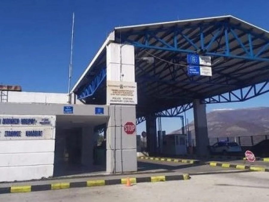 Χειροπέδες σε αλλοδαπό 