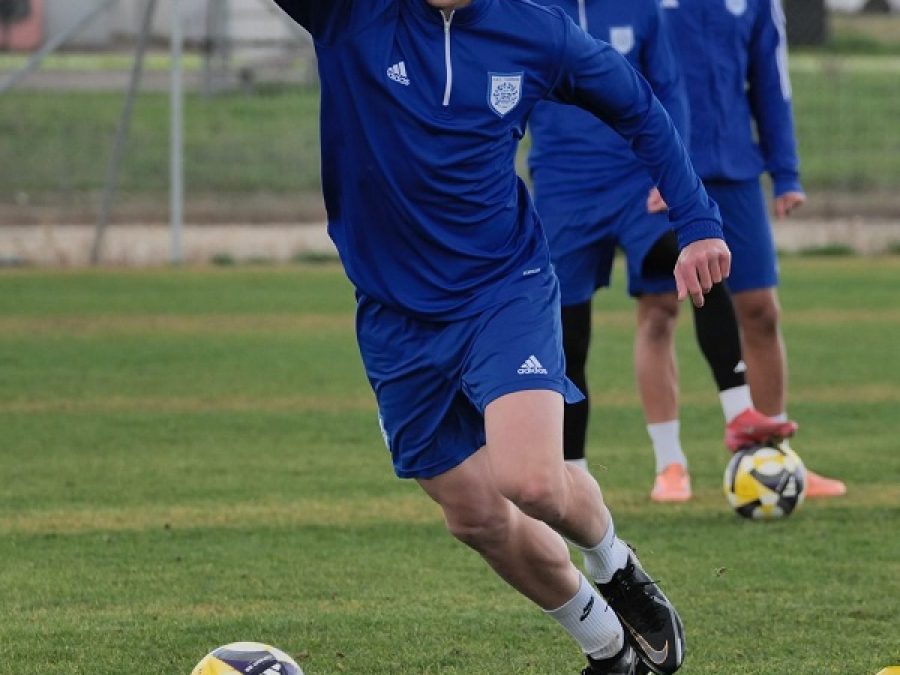 Προσπαθεί για ευκαιρίες μέσα από δοκιμές