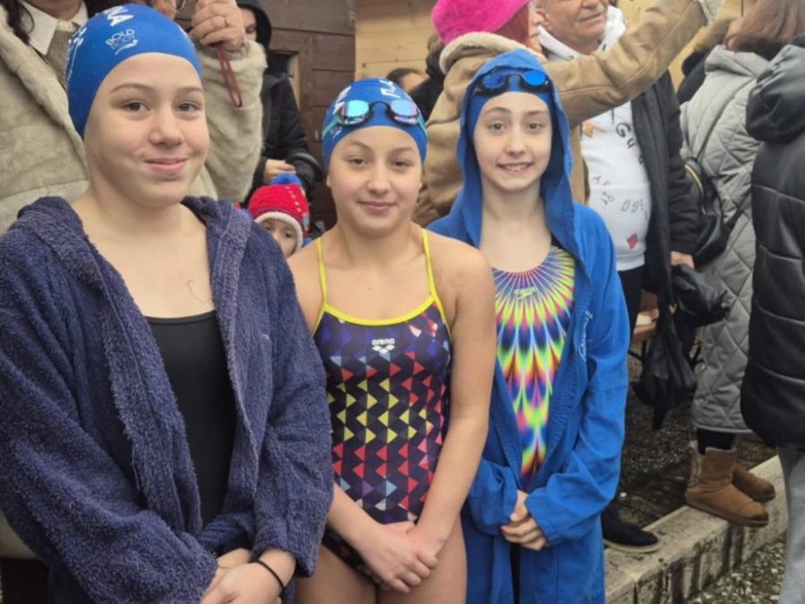 Αθλήτριες του ΠΑΣ Γιάννινα συμμετείχαν στην κατάδυση για τον Τίμιο Σταυρό