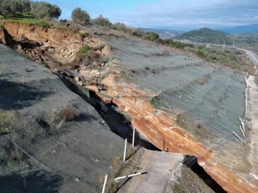 Ανησυχία για νέο κύμα βροχών στην Ιόνια Οδό – Κλειστός ο δρόμος στη Συκούλα